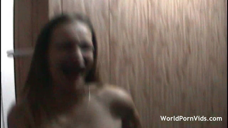 Selected worldwide porn: आम लड़कियों ने लेस्बियन सेक्स किया और एक साथ शॉवर लिया