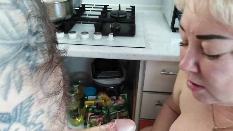 Zona901: BBW milf sucking cock and getting a mouthful of cum