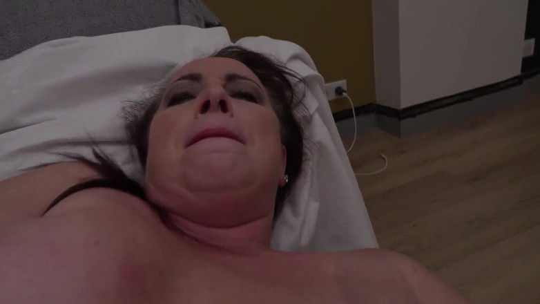 HPG Production: 57 år gammal kvinnas lycklig dag 6892 3 2