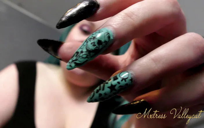 Mxtress Valleycat: Mesmerised by my long nails