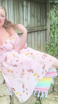 BBWミルフの変態ケイティがエクスターミネーターにフェラ - JOI