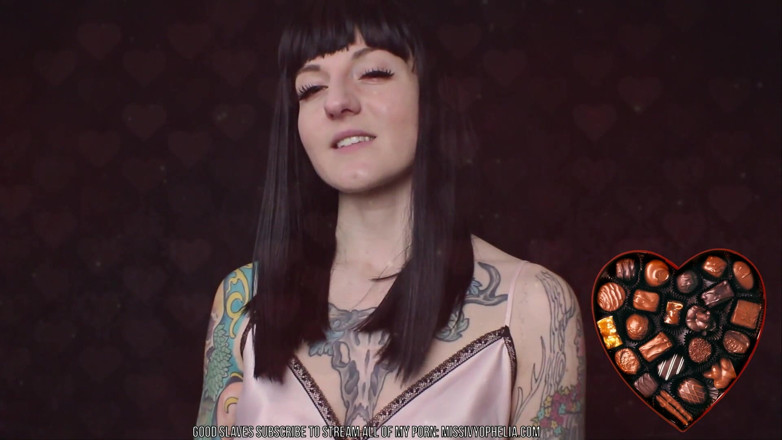 Miss Ivy Ophelia: Lovesick kadın kılıklı kız 2'yi tetikliyor