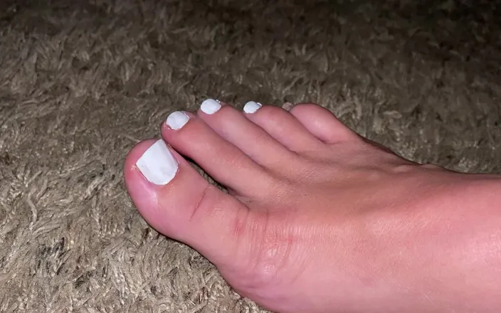 footivities: Painting My Long Toes White