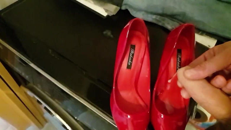 Milosbroz: Roter high heels, meine freundin kommt