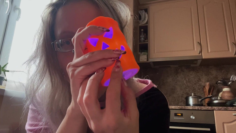 FinDom Goaldigger: Eres más linda en rosa - ahora amordazate con mis bragas...