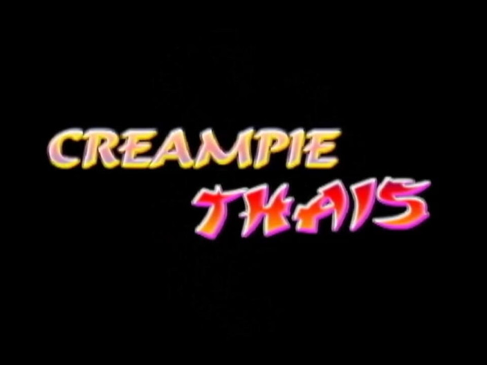 Creampie Thais: スキニー十代のふしだらな女と精液のための彼女の欲求