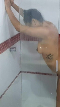 Moje Nevlastní Sestra A Já Šukáme V Koupelně, Než Půjdeme Ven, Ona Mi Dává Lahodné Kouření