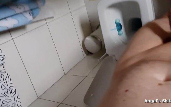 Angel's Sister: J’ai baisé ma demi-sœur dans les toilettes pendant qu’elle se...