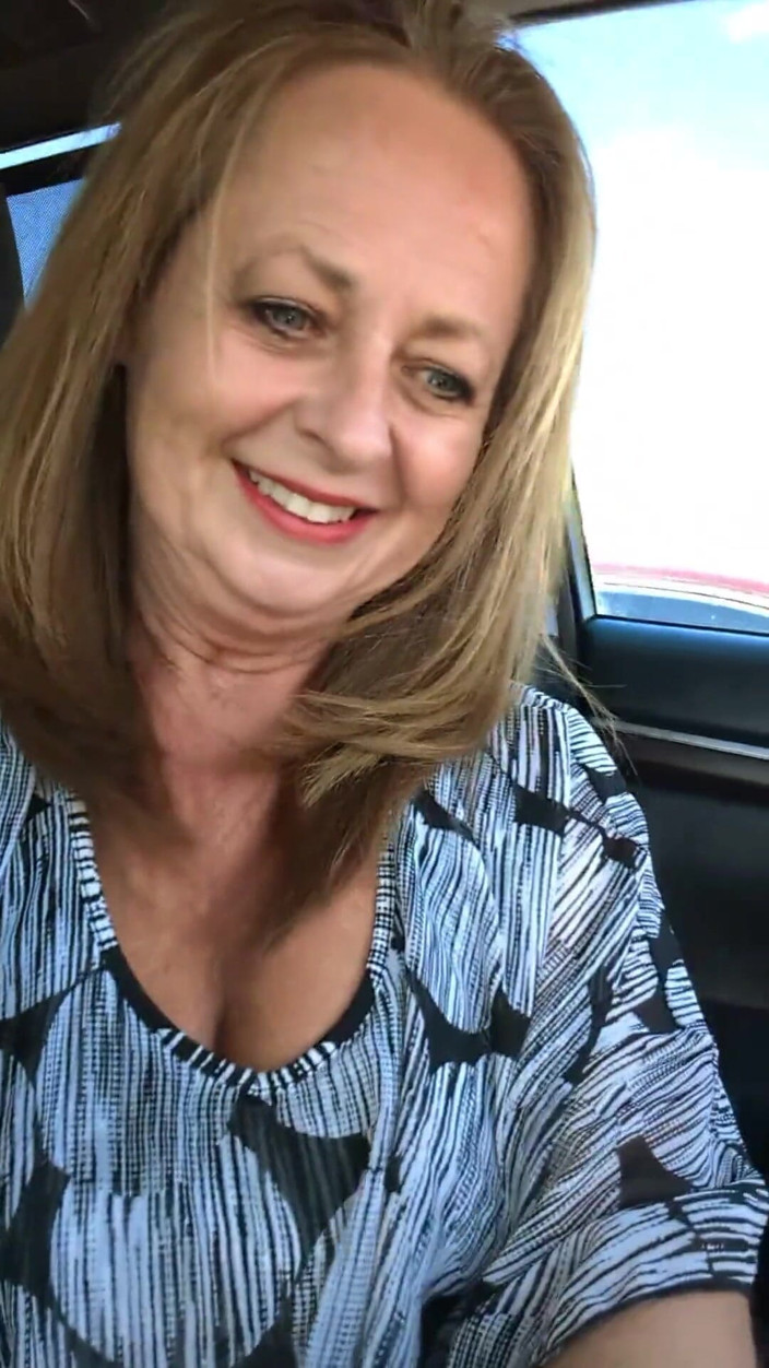 Little Linda: MILF ร้อนแรงที่สุด - เสียวหีในลานจอดรถวอลมาร์ท ดูตอนจบด้วย