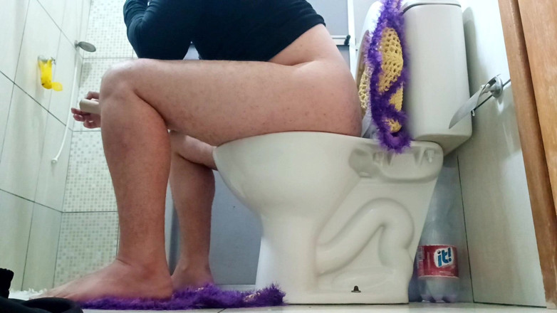 amateurbrazilian: Look at the Thickness of This Gay Hottie's Leg