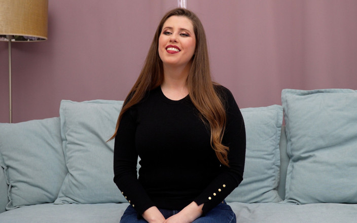 Skinz Contrast: Tetona belga lady Lyne entrevista