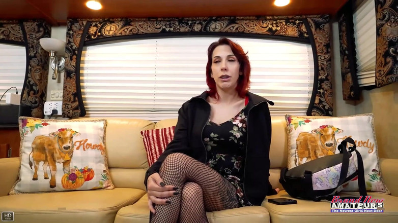 Brand New Amateurs: Ohnivá zrzka Scarlett Foxx s velkými prsy hluboko BJ na...