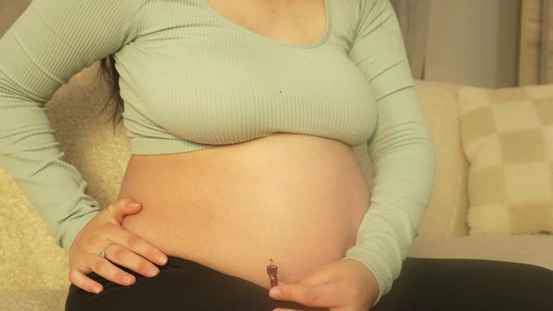AmayaMori: My Pregnant Stepsister Is Mad at Her Tiny Stepsister, so...