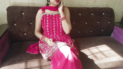 Saarabhabhi6: Kouřím svůj devar penis při příležitosti Vánoc darovaný kondom a šukám...