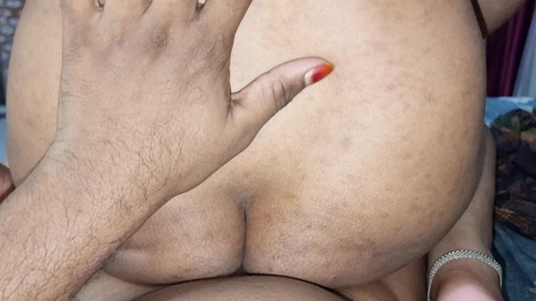 bdboygirl69: vah mujhe bahut jor se chodti hai. bangladeshi kathin kaugarl...