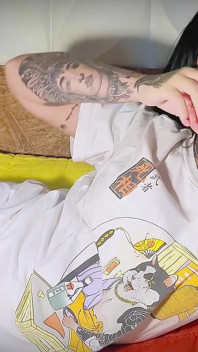 Tatuerad gotisk babe volang med blowjob och handjob-teaser med trippelfinish i ansiktet