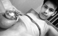 XGuszz: Xguszz in Bedroom