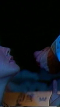 Une MILF excitée se fait sucer une grosse bite d’un inconnu avant de baiser