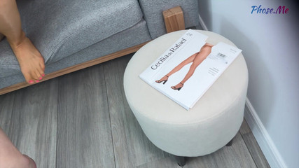 Pantyhose me porn videos: Genç esmer orta yaşlı seksi kadın Maddy bronz cdr'de deniyor...