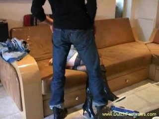 Dutch Fantasies: Hnědovlasá teenagerka s malými kozami je ošukaná a vystříkaná velkým...