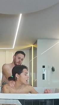 내 안에 사정해 파피이 18살 라티나 핵으로 가는 몸집이 작은 라틴계 여자 - Veronica Leal Jacuzzi