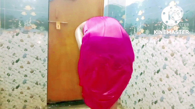 Ankurpriya000: Une demi-sœur sexy se baigne et une bhabhi sexy