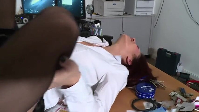 German amateur - 100% German hardcore videos: Si rambut merah dalam stoking hitam berkongkek dalam seks bertiga