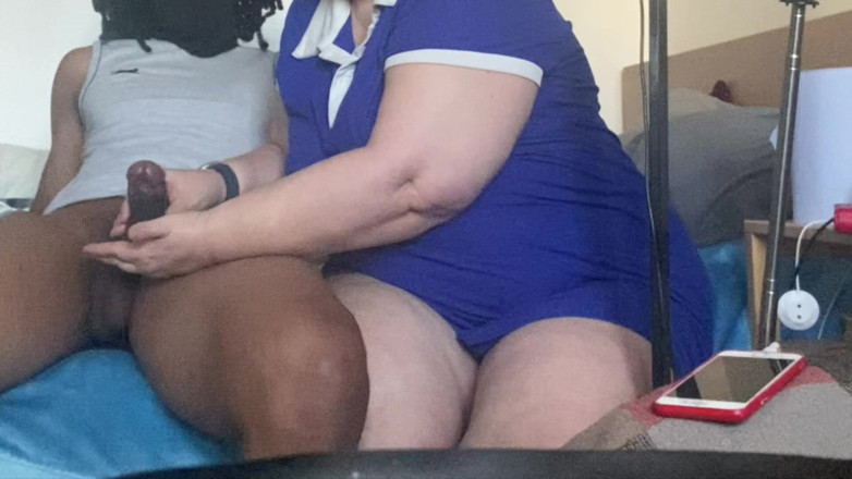 Daddykane: Handy GILF si occupa del cazzo dell'amante con massaggio oleoso