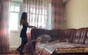 Pantyhose me porn videos: Amy neckt in schwarzem Minikleid und strumpfhose