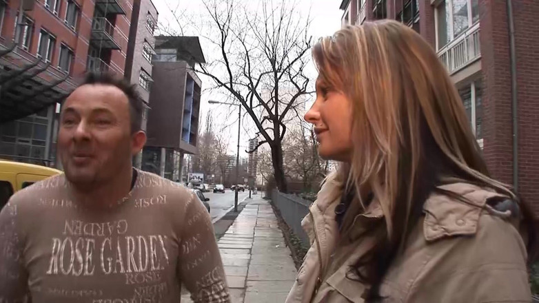 Busty German Sluts: Blonde MILF aus deutschland wird hinten im auto bespritzt