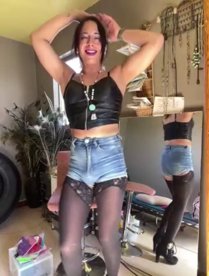 TSJade95: Danza sexy mentre dal vivo