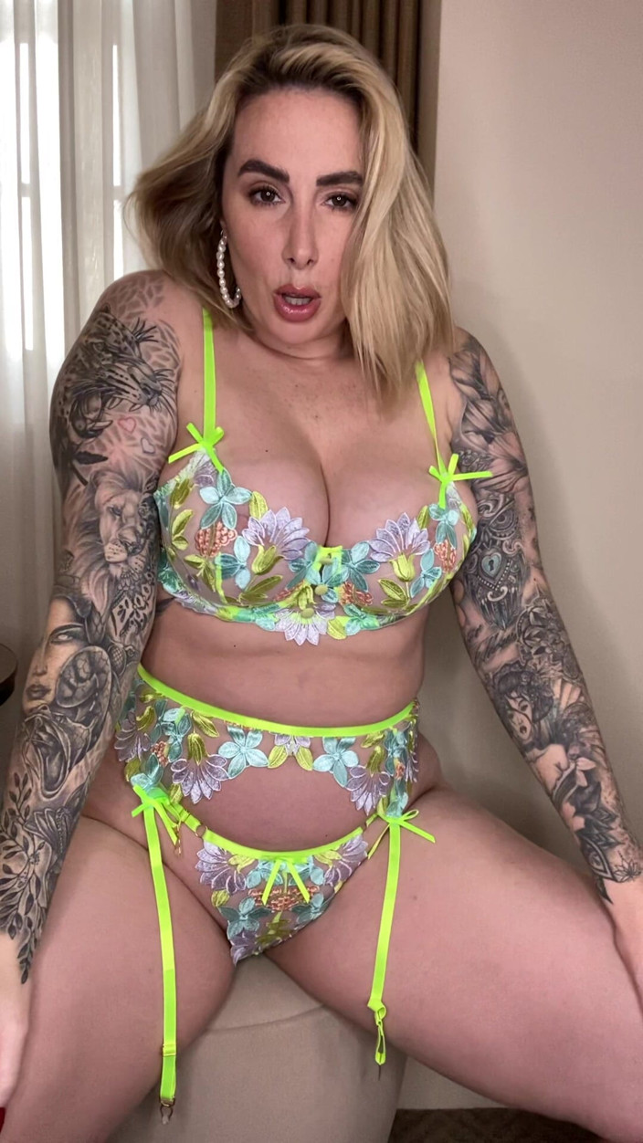 Paige Turnah: 내 엉덩이를 즐기고 너에게 물어볼 때 사정해