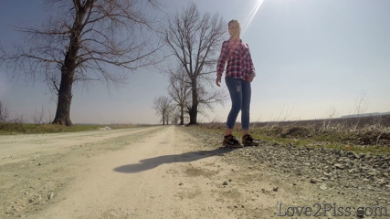 Love 2 Piss: Prepararsi a pisciare per strada