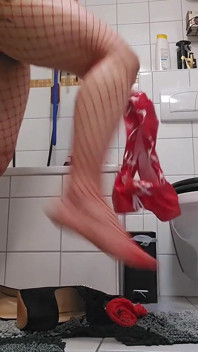 漂亮的femboy穿着渔网