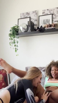 Lesbian antara kaum duduk muka dengan Jenna Foxx, Angel Youngs