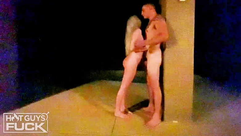 Hot Guys Fuck: 性感！热辣情侣为观看而搭讪。屁股弹跳。