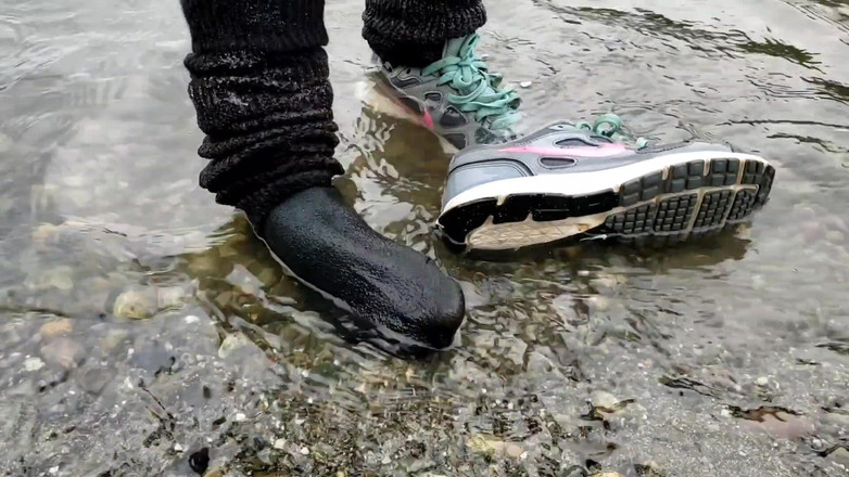 Nerdy_faery: Calzini bagnati e piscio