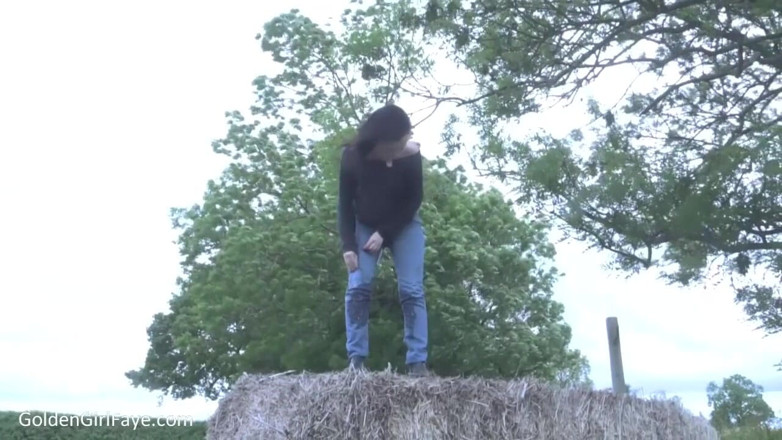 Her Kink UK: Hay Bales - umezirea blugilor