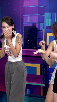 Bătălia celor mai buni! Vedeta porno din Taiwan Arată corpul excitat. Ep2