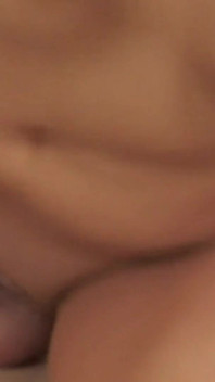 Una seducente bionda in estasi