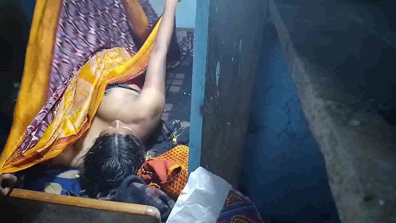 Desi palace: Bhabhi seksi panas India berkongkek