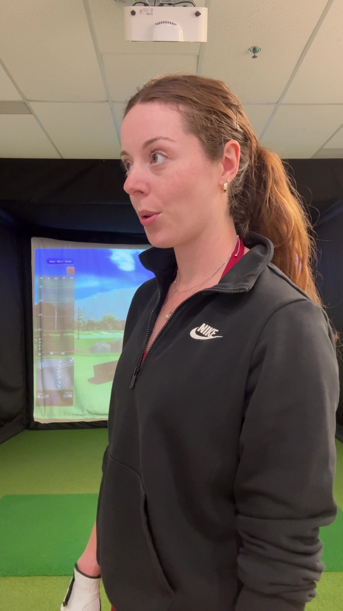 Nadia Foxx: J’essaye le golf dans un simulateur avec mon Lush à l’intérieur !...