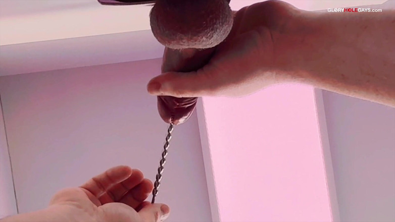 GLORYHOLEGAYS: Twink no Gloryhole - ele quer mais do que apenas um...