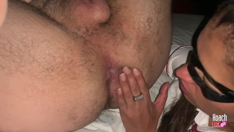 thundass: Stygg och smutsig collegeflicka gillar att slicka fingrarna efter att...