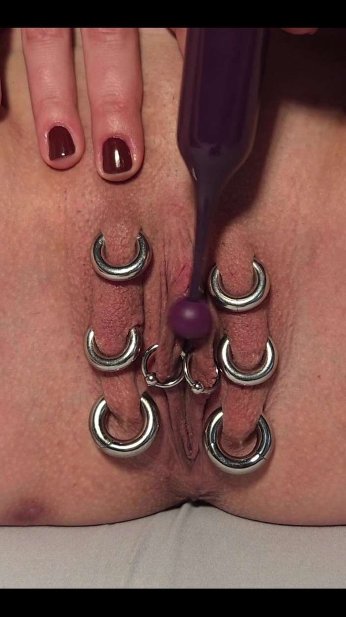 Dirty Molly: Enfin rasée et masturbée