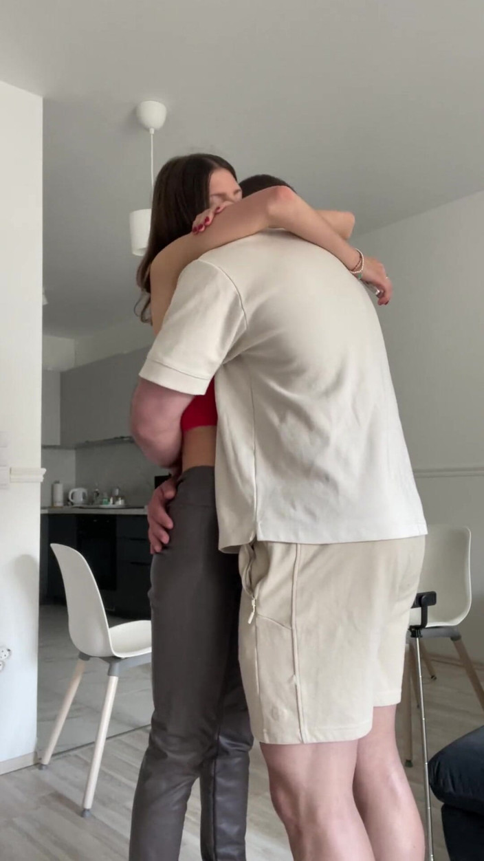 Gina Gerson: Bts scopa hardcore sul tavolo con Adam Costa
