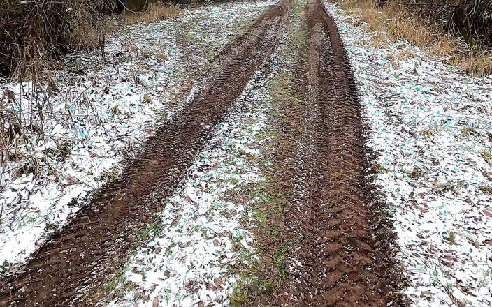 Bouncy Tits Action: Im schnee ihre titten schlagen