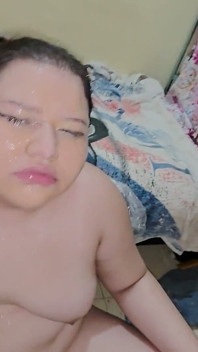 Aku suka facefuck yang berantakan! Hisap aku dan isi wajahku dengan sperma tebalmu.