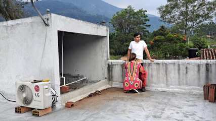 Aly: Zaměstnanec kouří údržbáře, část 1