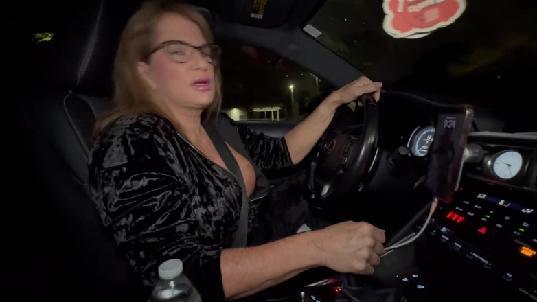 Island Boy Vids: 优步司机lana lee接我不仅仅是一次